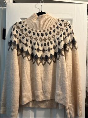 Gap sweater
